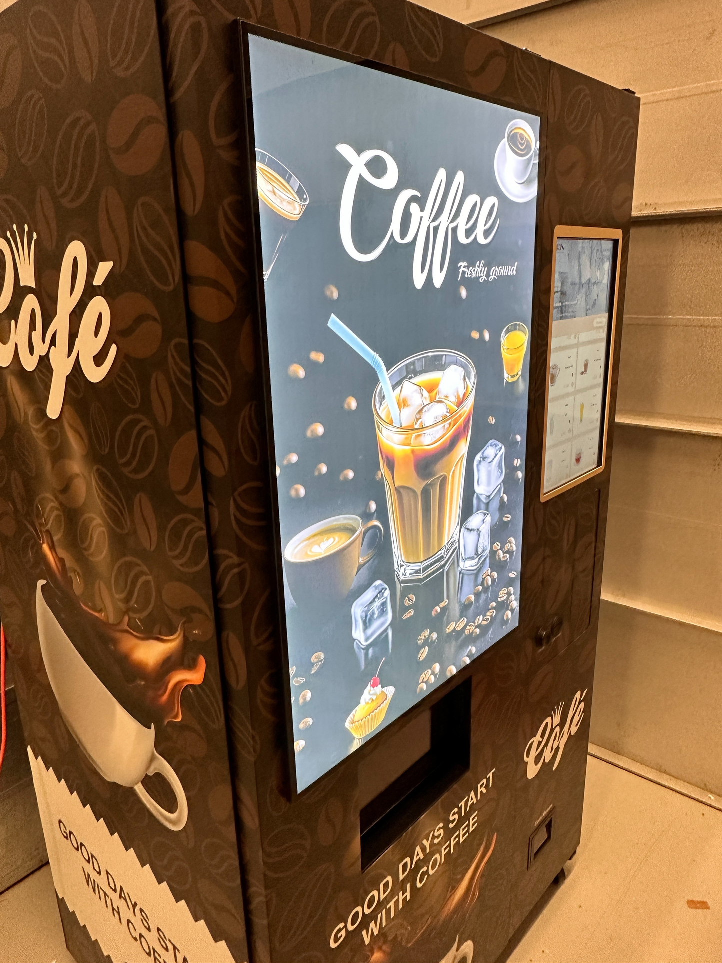 Mach 8.0 - Touch Screen Coffee Vending Machine